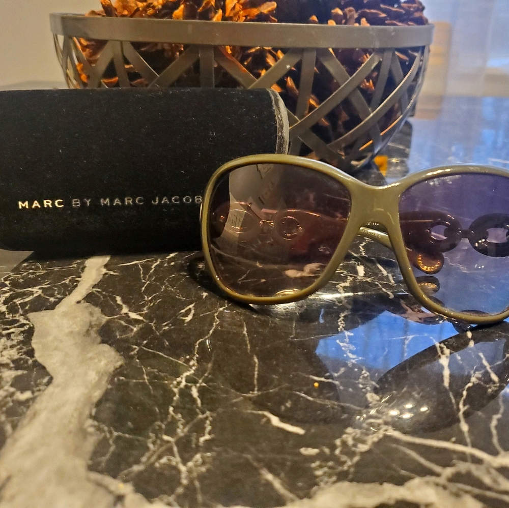 Marc Jacobs Sunglasses+Case